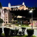 Apartment Romance Under The Castle *