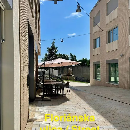 Romance Under The Castle *