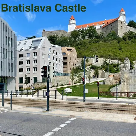 Romance, Castle And Danubeview - Vydrica Apartment