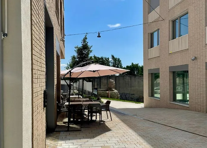 Romance Under The Castle *